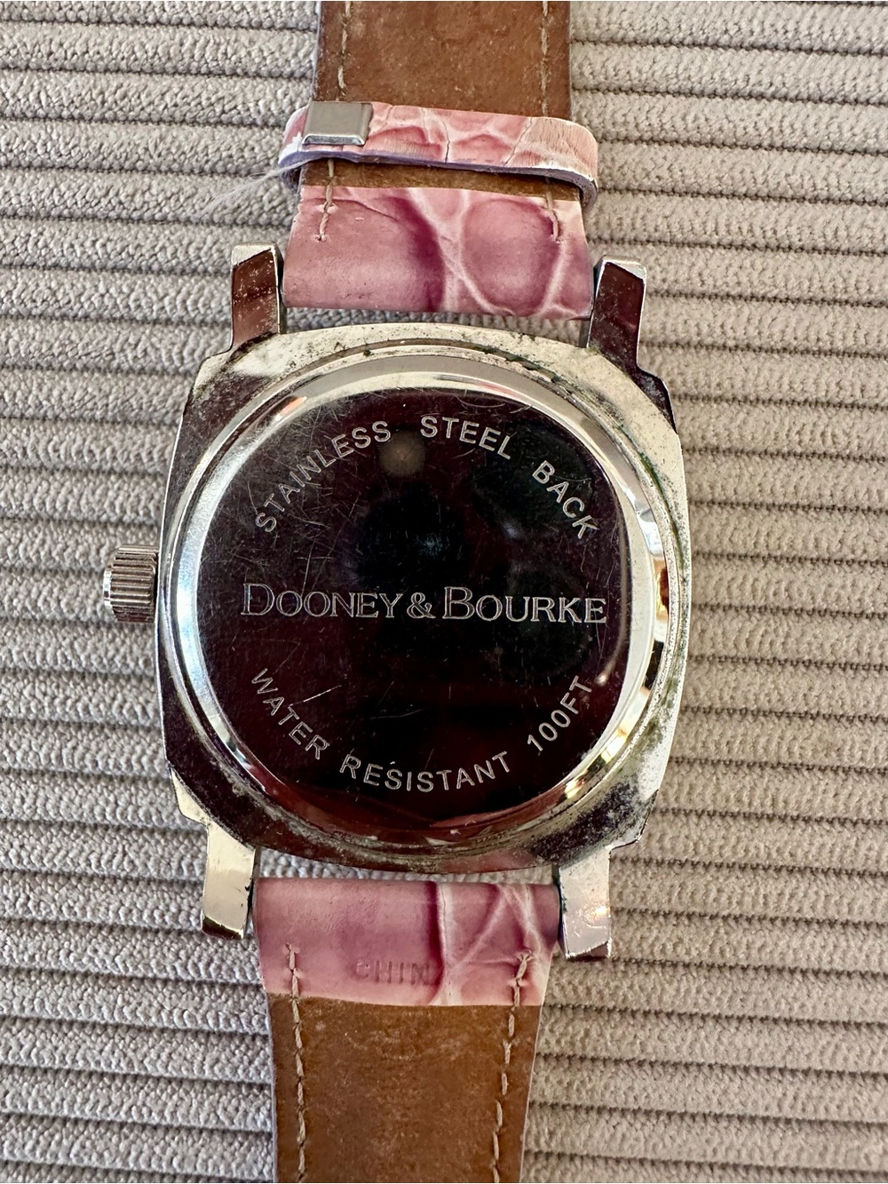Bintage Dooney & Bourke Square-Cased Quartz Wristwatch - Picture 3 of 5